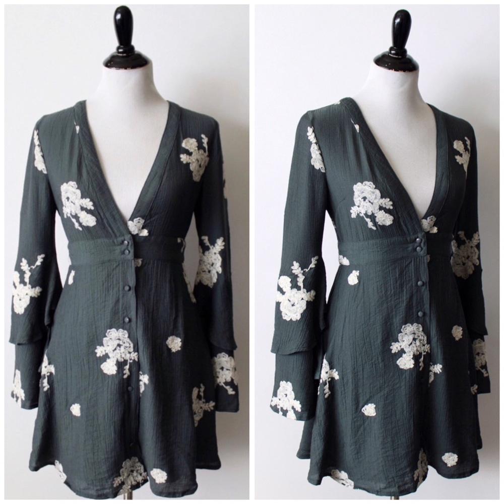 NWT Sadie & Sage Teal Floral Embroidered Dress